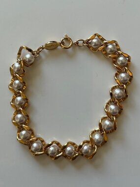 VINTAGE NAPIER Faux Pearl and Gold Tone Bracelet